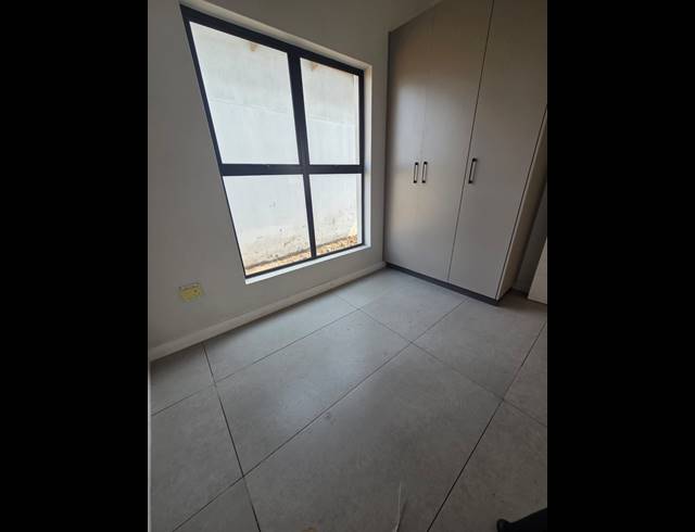 3 BEDROOM FREEHOLD FOR SALE IN PALM LAKES ESTATE